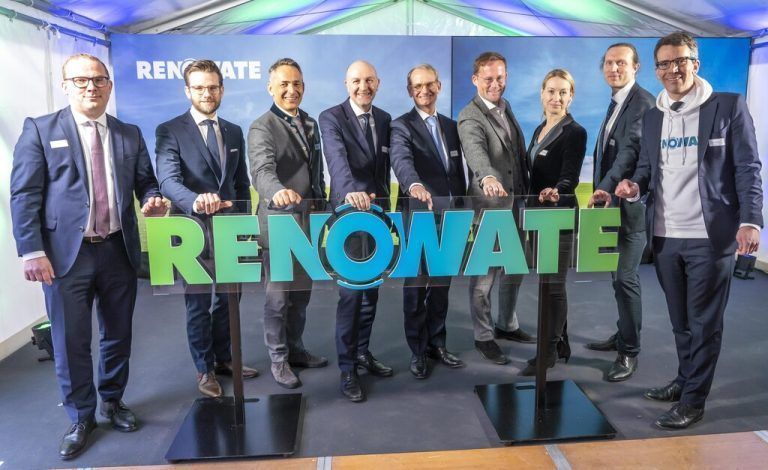 Enthüllung des Firmenlogos des neuen Joint-Ventures Renowate. Jochen Tack