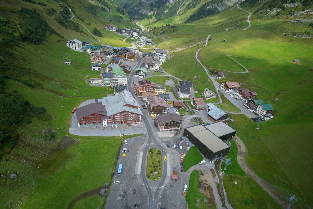 In Zürs werden millionenschwere Pläne für die touristische Zukunft gewälzt. »A4