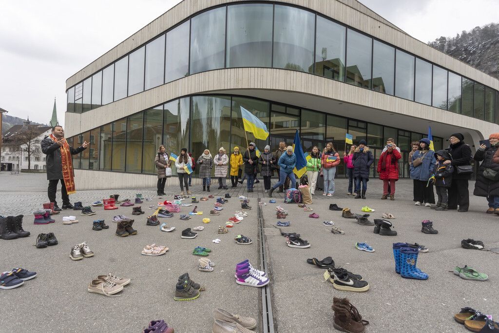 Ukrainische Gläubige erinnern an die im Krieg getöteten Kinder. »A2