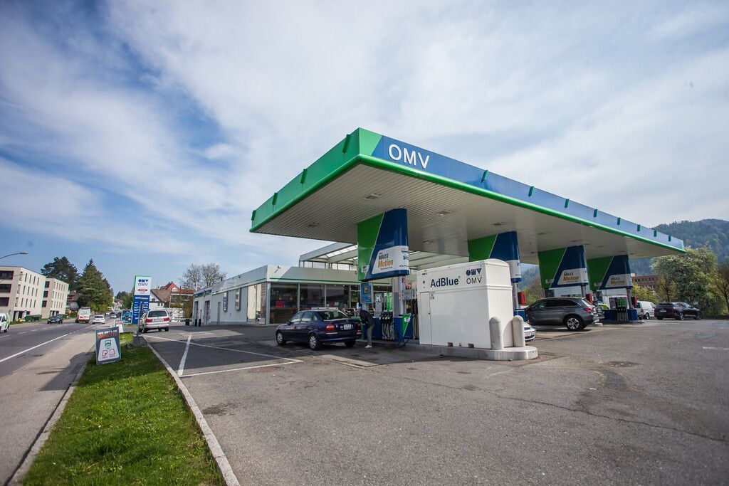 Dritter Raubüberfall auf Tankstelle: Polizei geht von Serientäter aus. »A10