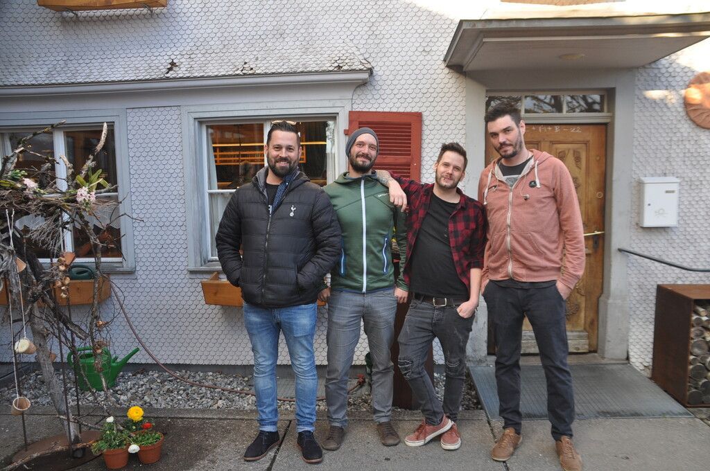 Sie heizen die Party an