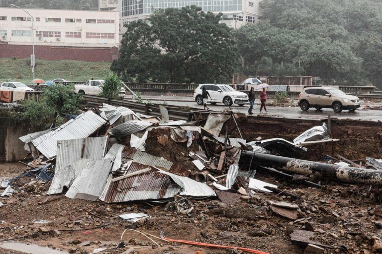 Heftige Regenfälle haben, wie hier in Durban, für Zerstörung gesorgt. AFP