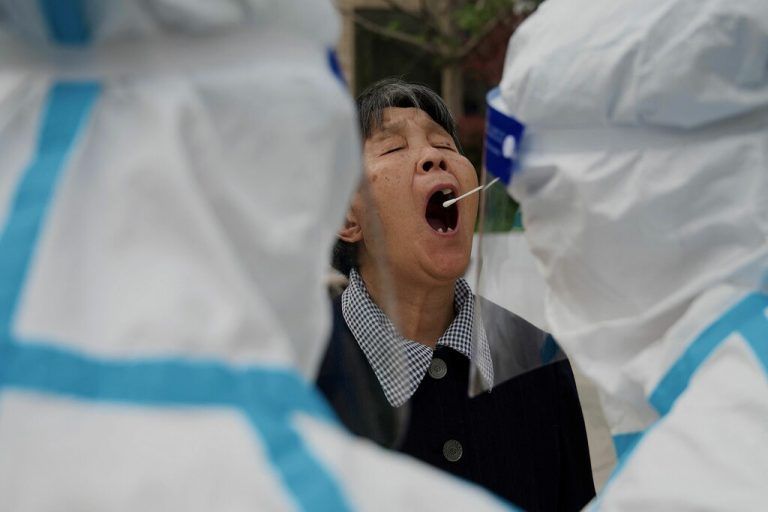 In Peking müssen sich seit Montag alle 3,5 Millionen Einwohner des größten Stadtteils Chaoyang alle zwei Tage testen lassen. AFP