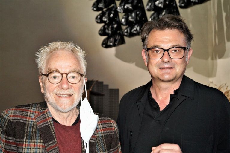 Künstler Tone Fink gemeinsam mit Manfred Welte vom vorarlberg museum.