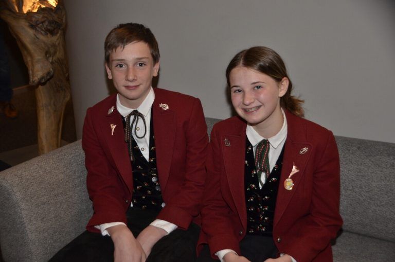 Manuel Würbel und Amelie Martin wurden in die Reihen des Musikvereins Braz aufgenommen. <span class="copyright">dob</span>