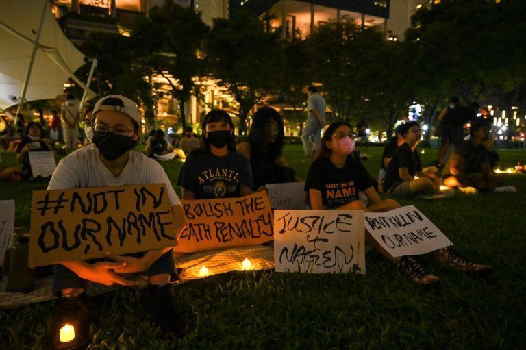 Menschen in Singapur demonstrieren gegen die Hinrichtung eines geistig Behinderten. Der Malaysier wurde 2009 mit 43 Gramm Heroin erwischt. AFP