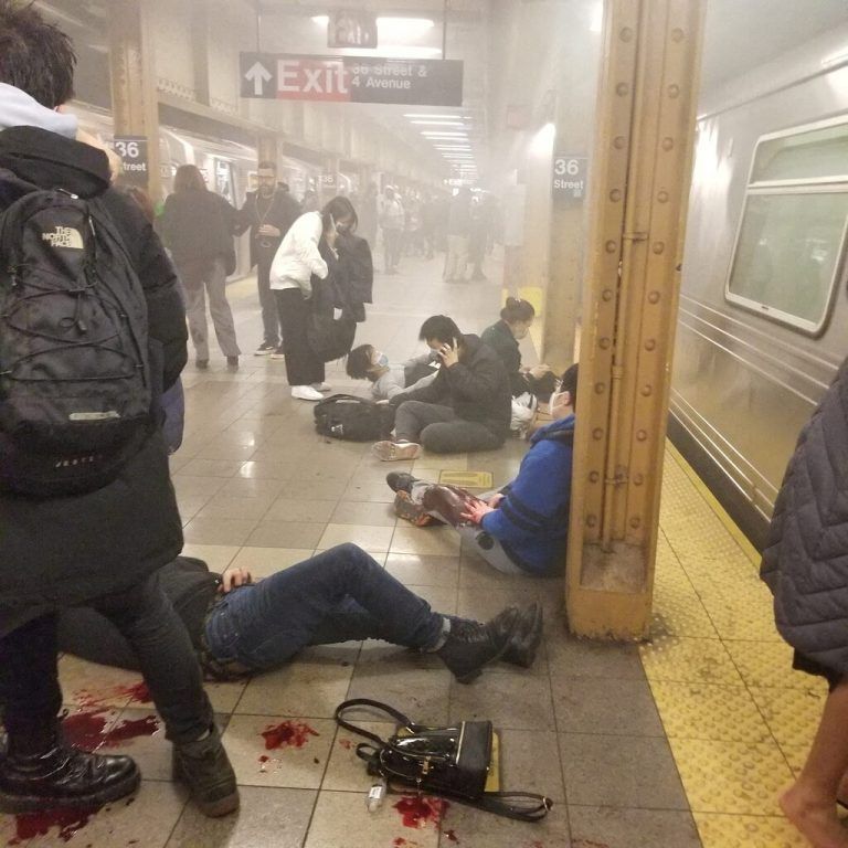 Mindestens 16 Menschen wurden bei dem Angriff am Dienstag verletzt. reuters