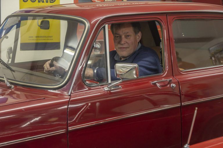 Martin fährt seine Simcas gerne aus. Der französische Automobilhersteller Simca produzierte diese Kleinwagen von 1961 bis 1978.