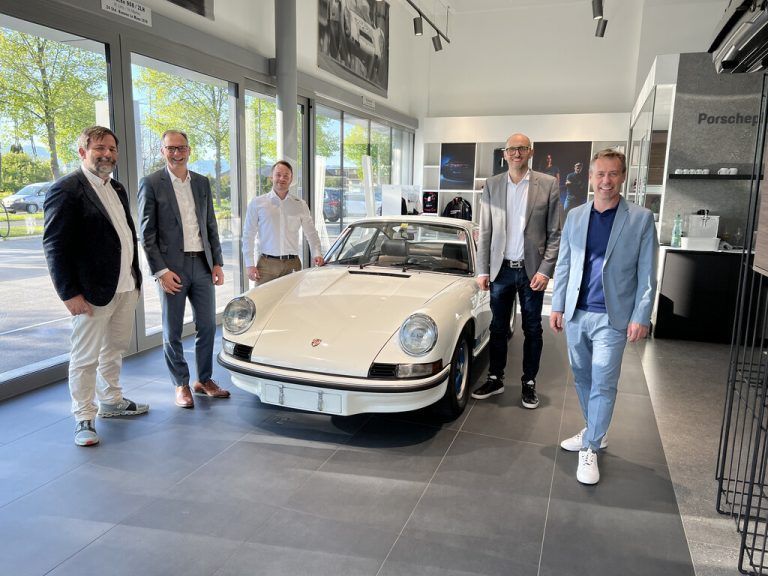 Porsche-Enthusiasten Karlheinz Kindler (l.), Rudi Lins, ML Dominik Fröhle, Andreas Gapp und Ernst Seidl. Franc