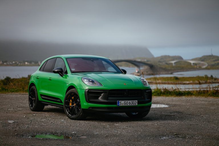 Porsche Macan: sportliche Agilität à la Zuffenhausen auf kompakter Grund-fläche. Mit dem jüngsten Facelift wurde das Antriebsportfolio neu arrangiert.