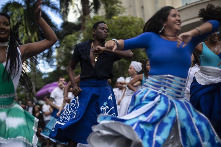 Rio de Janeiro feiert nach der Zwangspause wieder seinen berühmten Karneval. AP