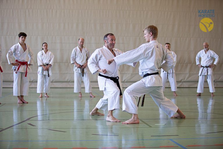 Sensei Silvio Campari mit Vincent Forster. Karate Hofsteig