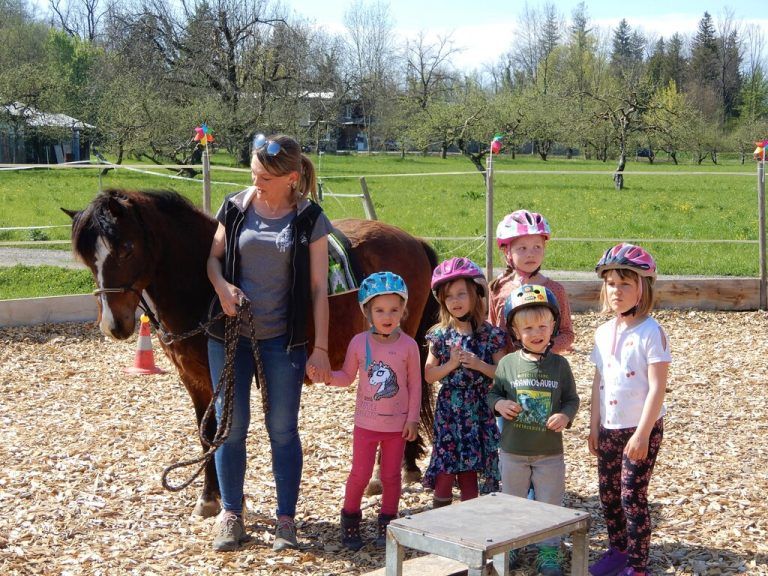 Viele Kinder nahmen die Möglichkeit in Anspruch, einmal auf einem Pony oder Pferd reiten zu dürfen.<span class="copyright">cth (6)</span>