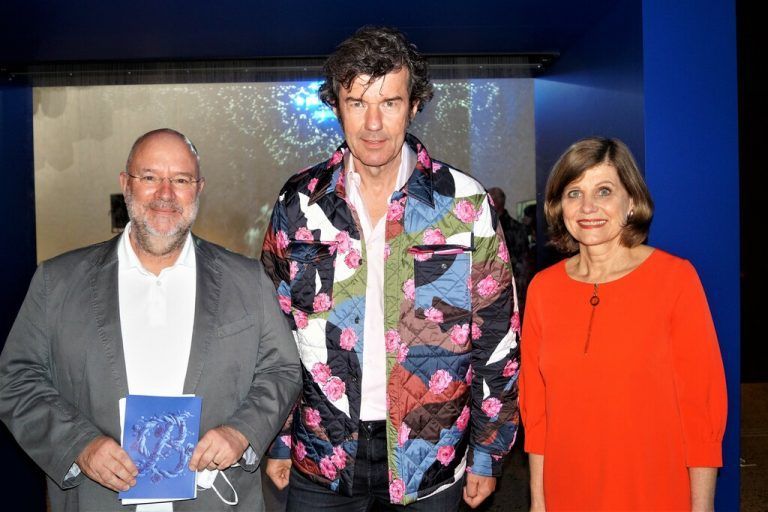 vorarlberg museum-Hausherr Andreas Rudigier, Grafiker Stefan Sagmeister und Landesstatthalterin Barbara Schöbi-Fink.YAS
