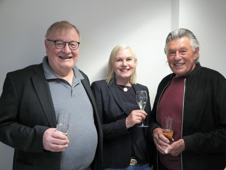 Zahnarzt Peter Oberhofer mit Gattin Claudia und Pepi Freudenschuss (Dentalgeräte).