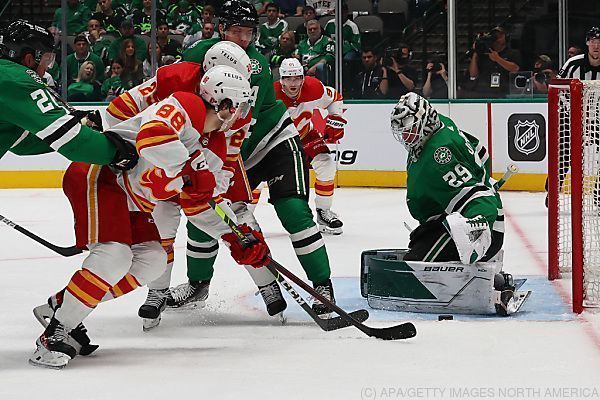 Dallas gelingt mit Raffl zweiter Play-off-Sieg gegen Flames