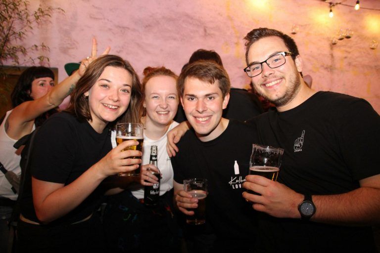 In der Bunt Bar weilten auch Verena, Hannah, Lukas und Thomas.