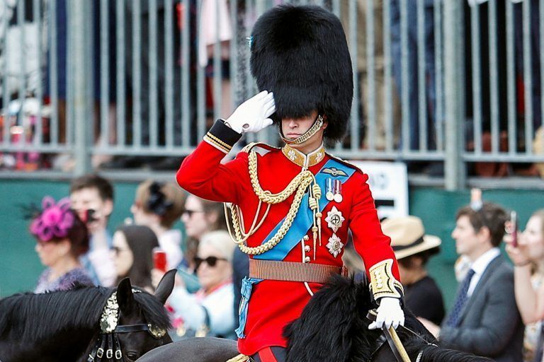 Prinz William probt für die Parade „Trooping the Colour“. <span class="copyright">REUTERS/Peter Nicholls</span>