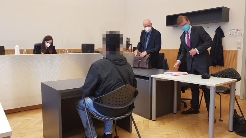 Gericht: Flüchtiger nach Rauferei von Hund gebissen