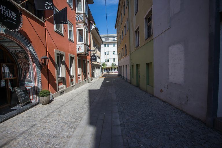 Die Maurachgasse wurde nicht asphaltiert sondern neu gepflastert.