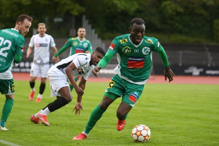 Der FC Lauterach gab sich gegen den Dornbirner SV keine Blöße und siegte souverän mit 3:0. Foto: Hartinger