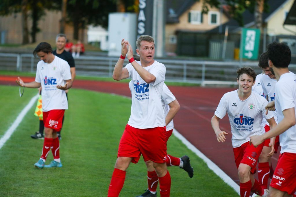 Duell um den "Pott": Jugendlicher Elan fordert Routine