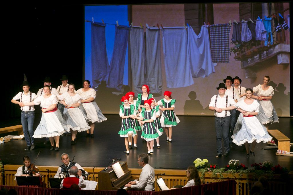 Trachtengruppe Lustenau bot Modernes und Traditionelles im Reichshofsaal