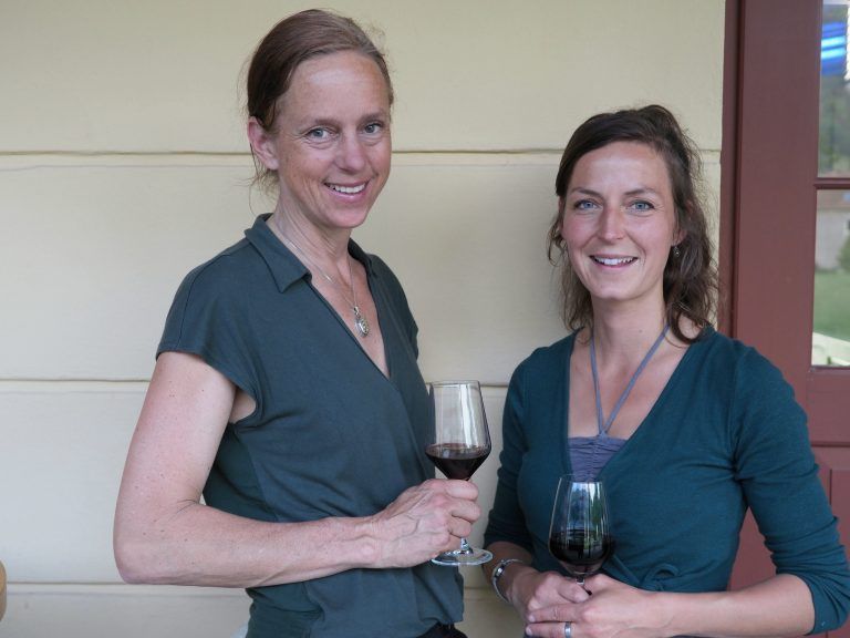 Besucher-Duo: Julia Lanzdorf und Anna Sutterlüty.