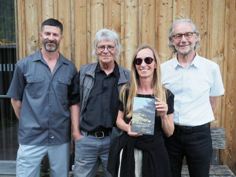 Mitherausgeberin Ingrid Fürhapter (F.M.Felder Archiv), Musiker Alfred Vogel, Übersetzer Norbert Mayer und Jürgen Metzler (Theaterverein Bizau). sie