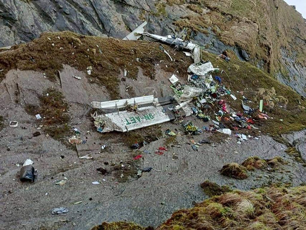 Nach Flugzeugunglück in Nepal 21 Todesopfer geborgen