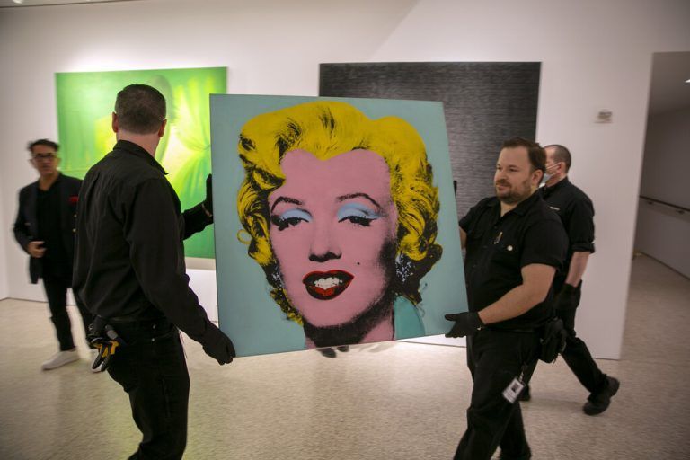 Andy Warhols „Shot Sage Blue Marilyn“ von 1964 wurde für knapp 190 Millionen Euro in New York versteigert. AP/Shaffrey