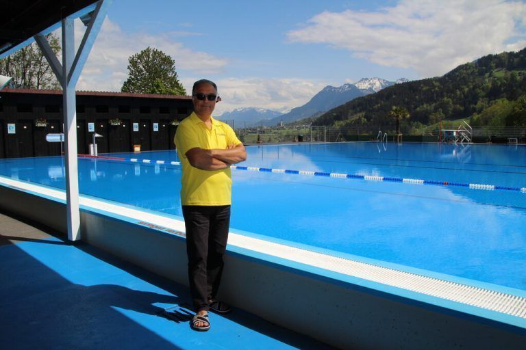 Bademeister Hamid Bayat freut sich auf viele Badegäste.