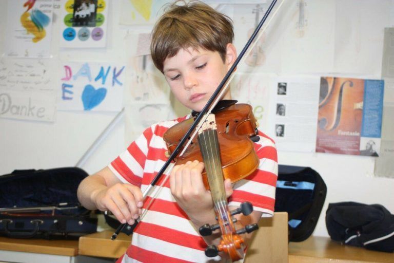 Beim Tag der offenen Tür der Musikschule Rankweil-Vorderland gab es die Gelegenheit, die verschiedensten Instrumente auszuprobieren.VN/TK(6)