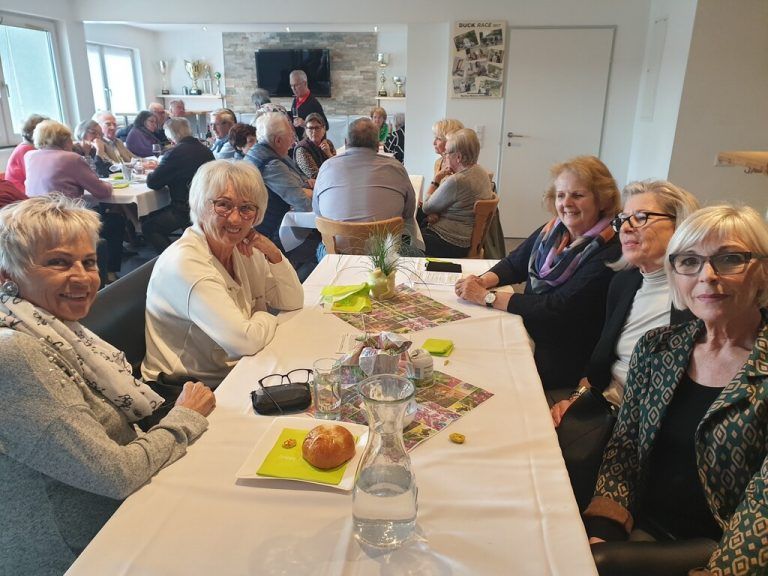 Beste Stimmung beim Osterhock der Harder Senioren. Seniorenbund Hard