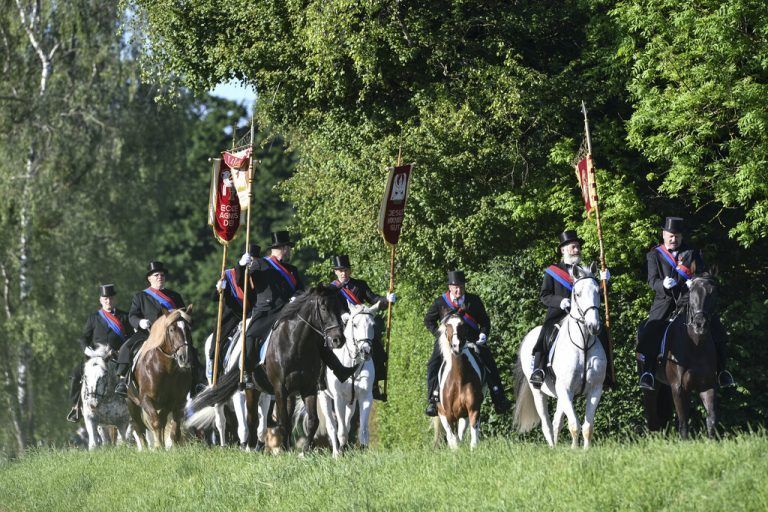 Bislang durften bei der Reiterprozession nur Männer teilnehmen. AP