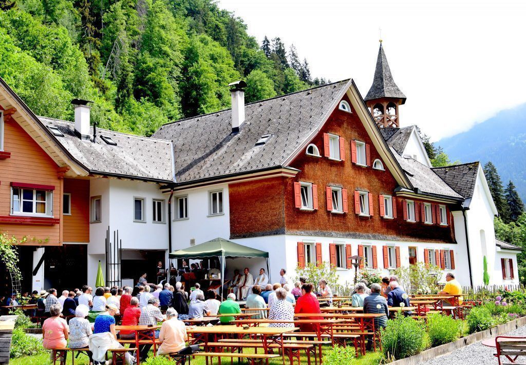 Welches Kloster hinter die Mauern blicken lässt