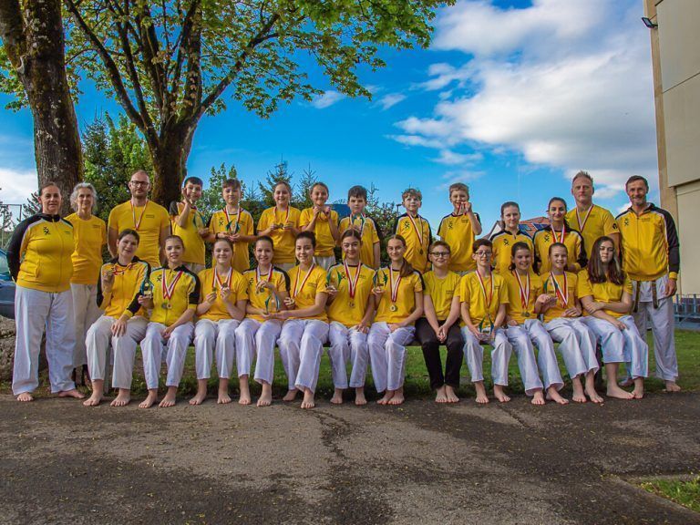 Das Team von Karate Hofsteig holte 25 Medaillen bei der Landesmeisterschaft. Karate Hofsteig