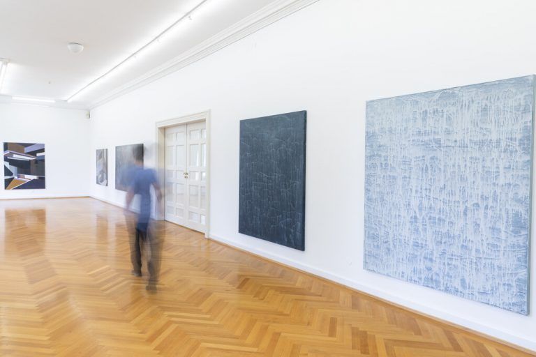 Dass das Künstlerhaus erstmals seit längerer Zeit mit nur einer Ausstellung bespielt wird, steht dieser stillen Malerei gut an. Florian Raidt