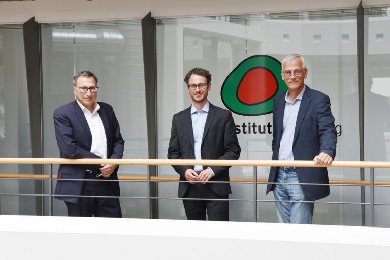 Der neue Obmann des Energieinstitut Vorarlberg Landesrat Daniel Zadra, flankiert von Obmann-Stellvertreter Helmut Mennel (l.) und Geschäftsführer Josef Burtscher. Energieinstitut