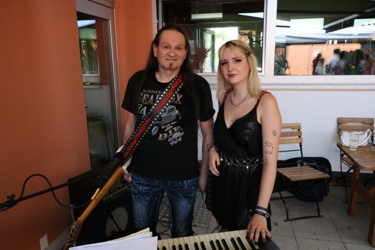 Die Musiker Hubert Boschetto und Nele Tschaikner.