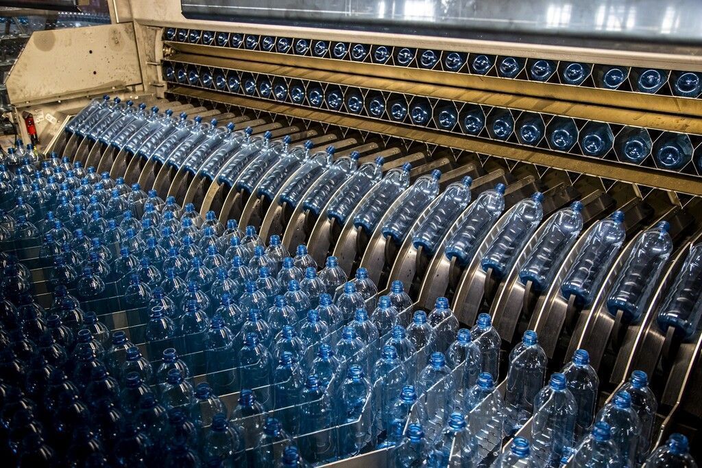 Alpla entwickelt mit Vöslauer PET-Mehrwegflasche