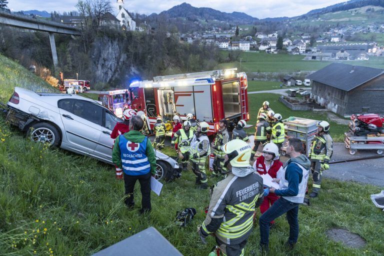 Die Rotkreuzabteilung Bregenzerwald übte den Ernstfall gemeinsam mit den Feuerwehren aus Egg und Lingenau.