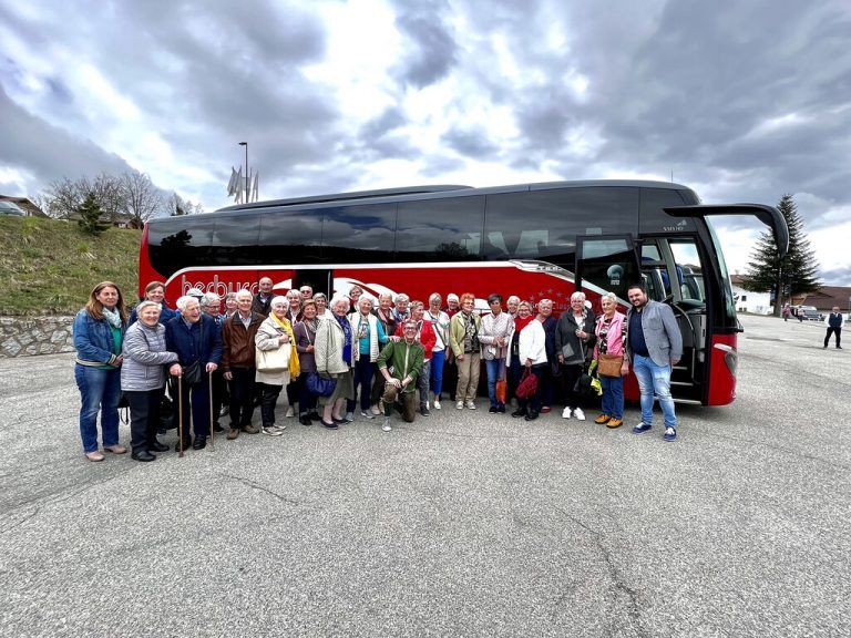 Die Seniorenbund-Reisegruppe der Muttertagsfahrt zum Ladiner Festival. Seniorenbund