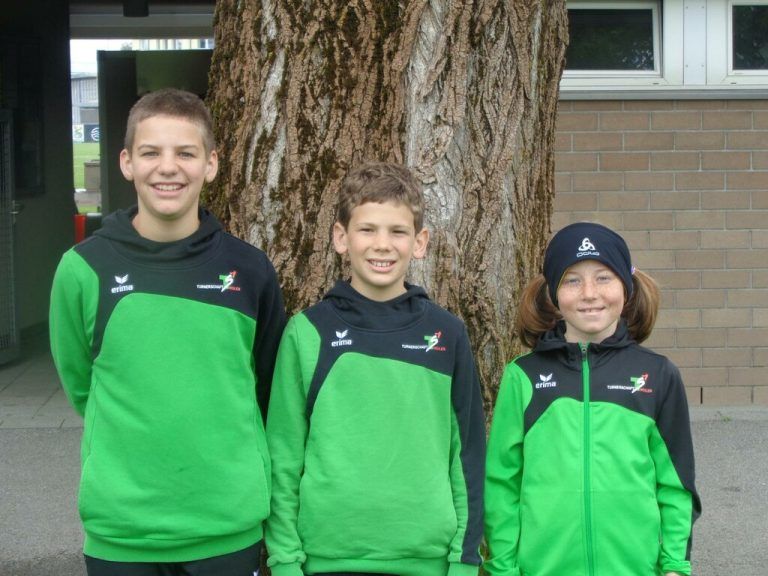 Die U12 Athleten der TS Weiler Alex und Ben Dobler sowie Annika Burtscher. M. Leitner