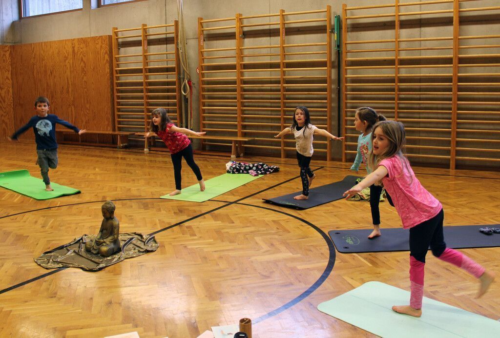 Entspannte Nachwuchs-Yogis