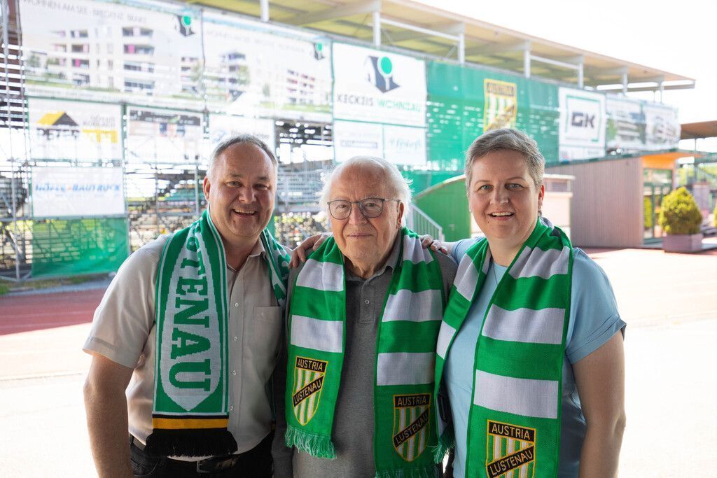 Austria Fans zwischen Bangen und Hoffen.