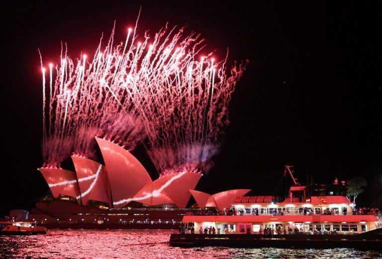 Feuerwerk über dem Opernhaus: Nach zwei coronabedingten Ausfällen findet heuer wieder das Vivid Festival in Sydney statt. Reuters