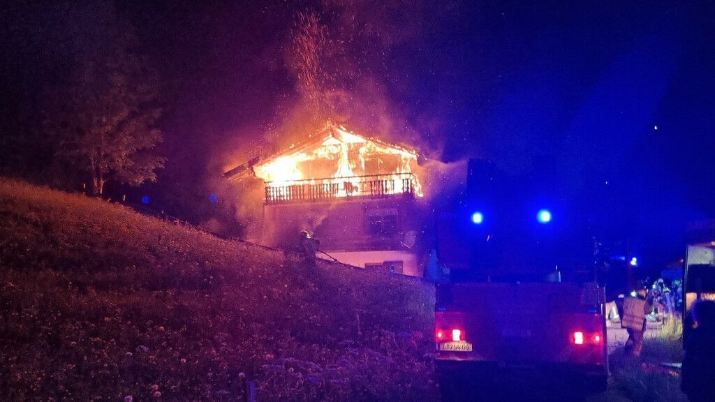 Brand in Hirschegg zerstörte komplettes Dachgeschoss. »A8