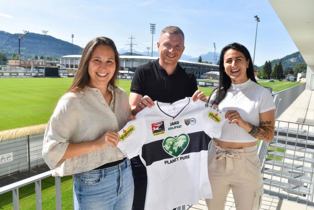 Altachs Frauen mit zwei Kölnerinnen in die neue Saison