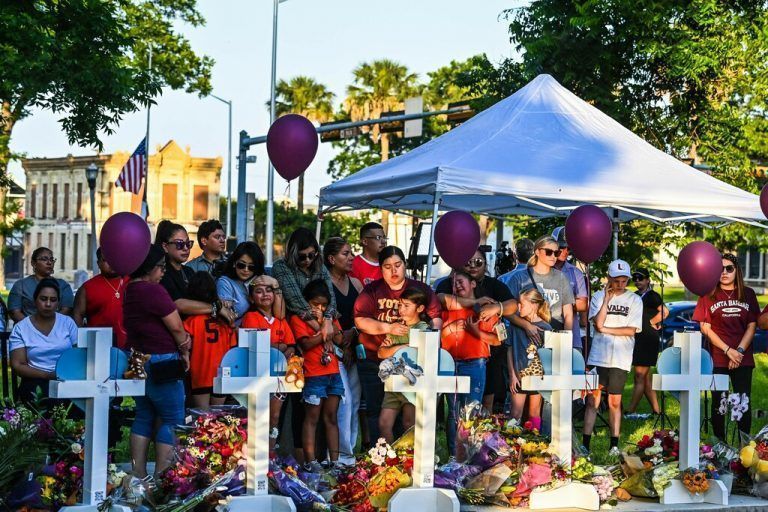In der texanischen Stadt Uvalde trauern die Menschen um die 21 Todesopfer. AFP